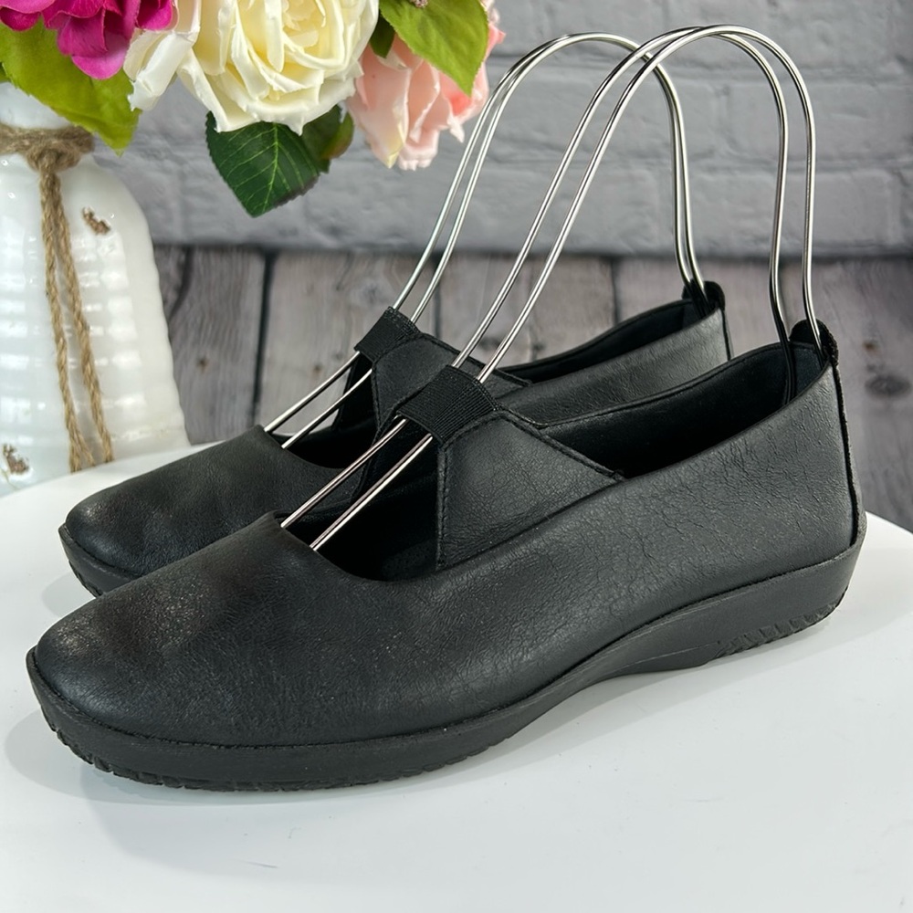 A’RCIPEDICO ITATIAIA Made in PORTUGAL Black Lightweight Slip On Mary Jane Flats